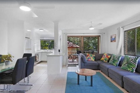 Salerno - Hosted By Burleigh Letting - Accommodation Cairns 0