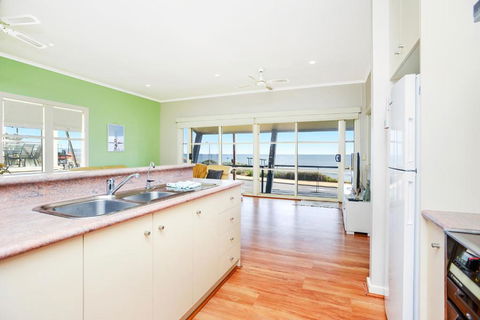 Salt - Aldinga Beach - C21 SouthCoast Holidays - Accommodation Cairns 3