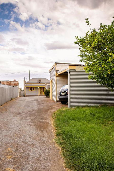 SaltBush Cottage - Accommodation Cairns 0
