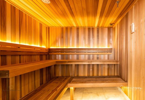 SALTWATER CALM@ The Cosmopolitan Unit 10508 - Accommodation Cairns 2