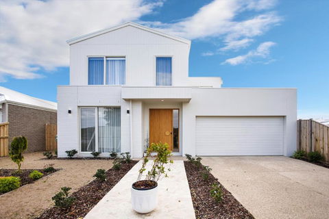 Saltwater Lux, 4 Bdrm, 3 Bath, Golf, Weddings, Beaches, Adventure Park - Accommodation Cairns 2