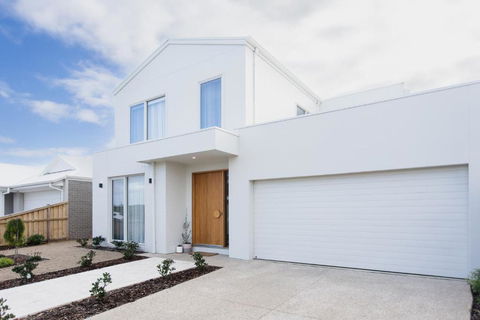 Saltwater Lux, 4 Bdrm, 3 Bath, Golf, Weddings, Beaches, Adventure Park - Accommodation Cairns 0