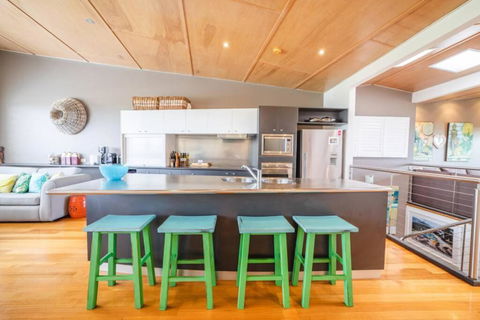 Saltwater 5 - Sleeps 8 - Close To Main Beach - Accommodation Cairns 1