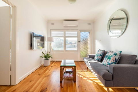 Sams Henley Beach Garden Unit - Accommodation Cairns 0