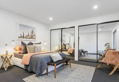 Sanary A Modern Beach Home In Martha Cove - Accommodation Cairns 1