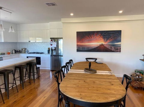 Sanary A Modern Beach Home In Martha Cove - Accommodation Cairns 2