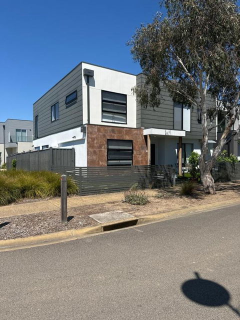 Sanary A Modern Beach Home In Martha Cove - Accommodation Cairns 0