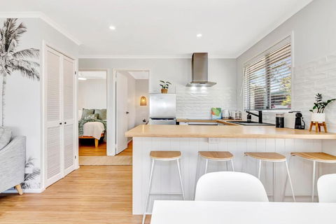 Sanbis Cabin - Hidden Boutique Retreat, Sea Views - Accommodation Cairns 3