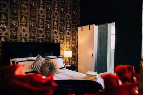 Rooms Of Renown - The Panaretto Parlour - Accommodation Cairns 1
