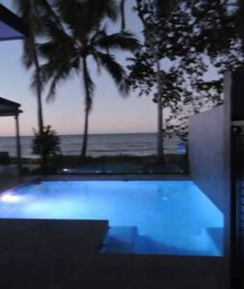 Sandcastle Retreat - Absolute Cairns Beachfront - Accommodation Cairns 1