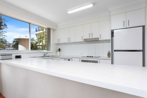 Sandown - Hosted By Burleigh Letting - Accommodation Cairns 3