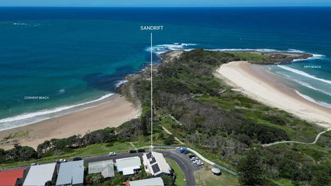 Sandrift Two - Oceanstays - Accommodation Cairns 3