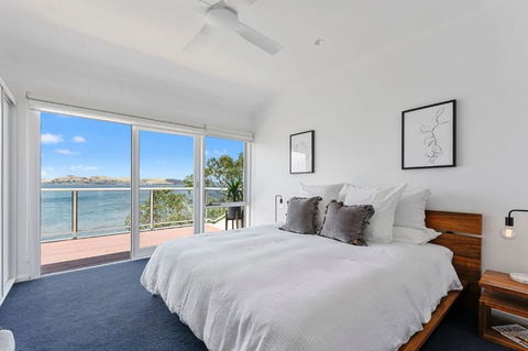 Sandy Bay Beachfront Oasis Direct Beach Access - Accommodation Cairns 3