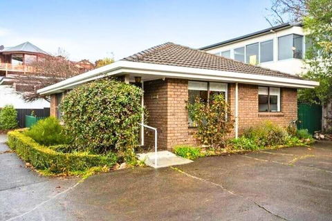 Sandy Bay Cozy Cottage Close To CBD - Accommodation Cairns 2