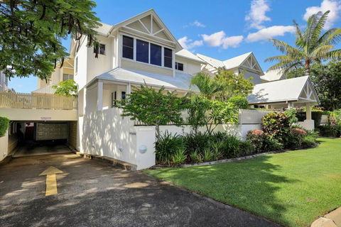 Sandy Cove @ Royle Palms - Accommodation Cairns 0