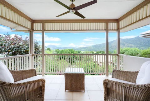 Santa Rita - Accommodation Cairns 0