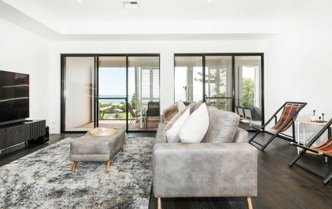 SEA FOR MILES At Semaphore To Relax & Unwind - Accommodation Cairns 0