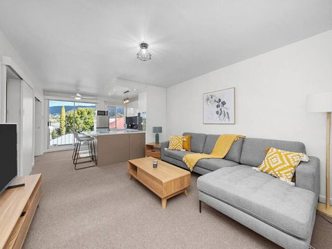 Sandy Bay Apartment With Hobart River View, Near UTAS - Stroll To Cafes And Shops - Accommodation Cairns 0