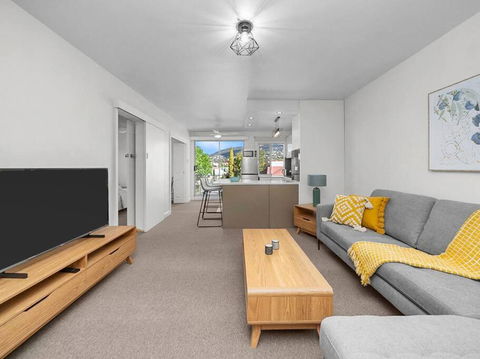Sandy Bay Apartment With Hobart River View, Near UTAS - Stroll To Cafes And Shops - Accommodation Cairns 2