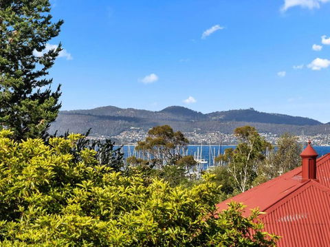 Sandy Bay Apartment With Hobart River View, Near UTAS - Stroll To Cafes And Shops - Accommodation Cairns 1