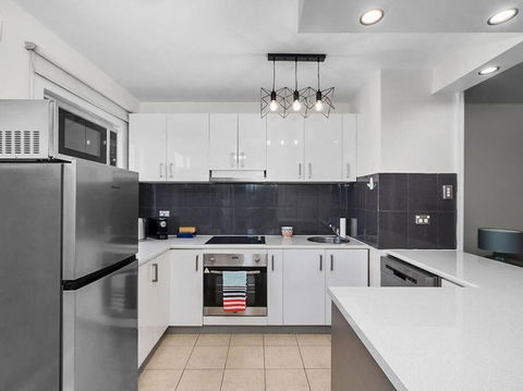 Sandy Bay Apartment With Hobart River View, Near UTAS - Stroll To Cafes And Shops - Accommodation Cairns 3