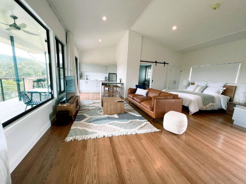 Seven Peaks Farm Stay - Accommodation Cairns 0