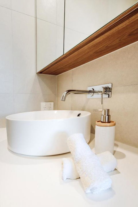 SILK - Lustrous Vacation Awaits 400m To The Beach - Accommodation Cairns 1