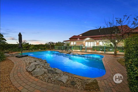 Sommerville Majestic Farm Manor Retreat 5bd 3Bth Pool Spa - Accommodation Cairns 3