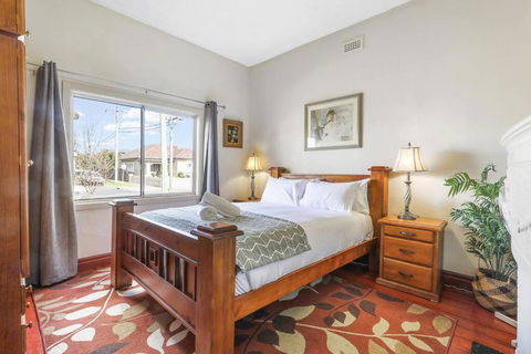 Spacious Urban Delight In Coburg - Accommodation Cairns 2