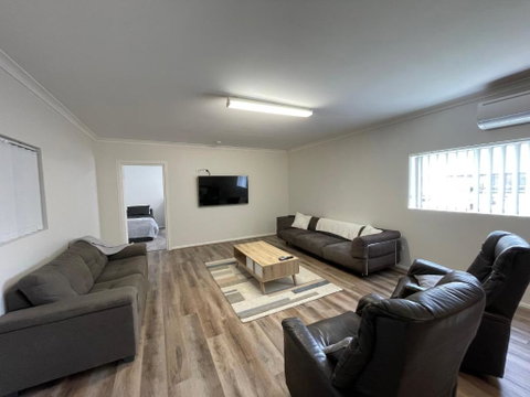 Springfield Stay - Accommodation Cairns 0