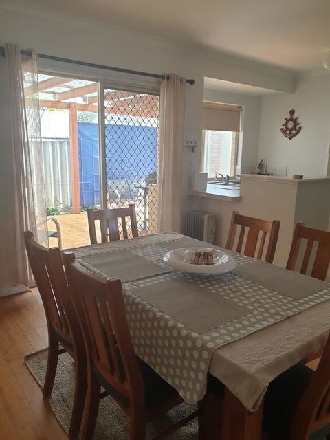 Beachside Retreat 2 - Accommodation Cairns 1