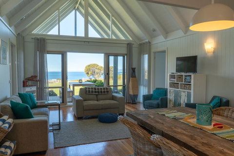 Bear Gully Coastal Cottages - Accommodation Cairns 2