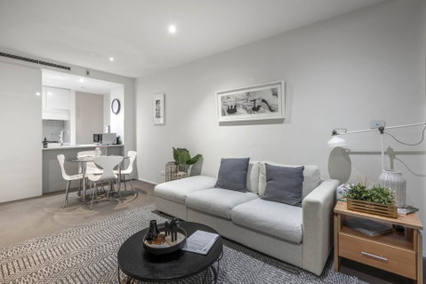 Beautiful Modern Lake View Apartment - Accommodation Cairns 2