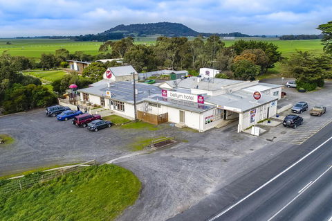 Bellum Hotel - Accommodation Cairns 0