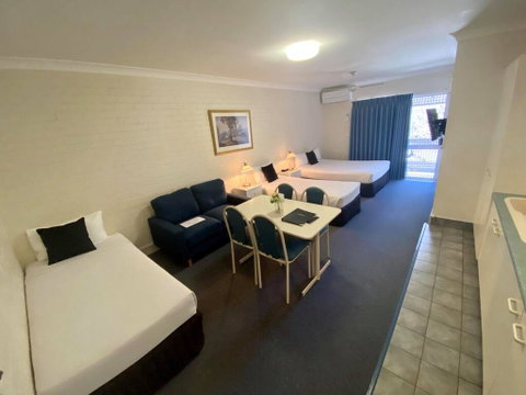 Benson Court Motel - Accommodation Cairns 1