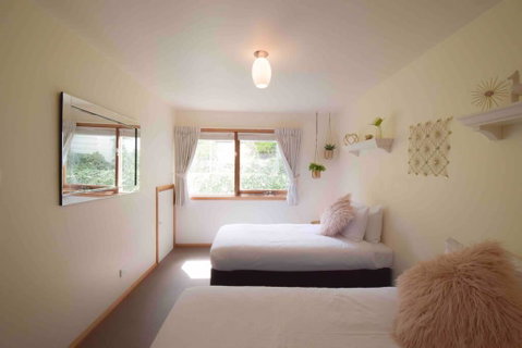 Best Location In Hobart! Luxury 4 Bedroom With Stunning Views - Accommodation Cairns 3