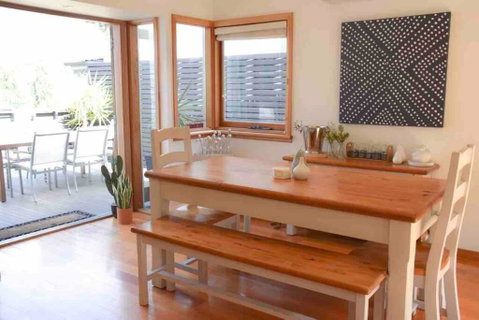 Best Location In Hobart! Luxury 4 Bedroom With Stunning Views - Accommodation Cairns 2
