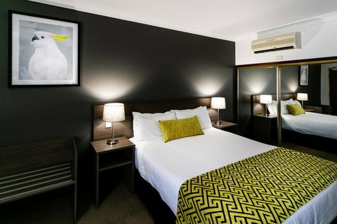 Best Western Plus Ambassador Orange - Accommodation Cairns 1