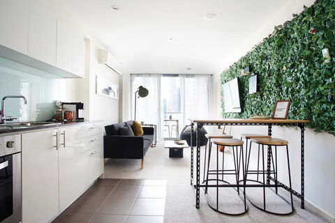 BHB Explore CBD Doorsteps #Free Carpark, Wine, Wifi - Accommodation Cairns 0