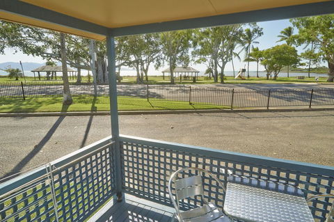 BIG4 Rowes Bay Beachfront Holiday Park - Accommodation Cairns 2