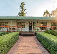 Birds 'n' Bloom Cottages - Accommodation Cairns