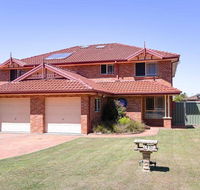 Blue Bay 83a Rocky Point Road - Foxtel  air conditioning downstairs - Accommodation Cairns
