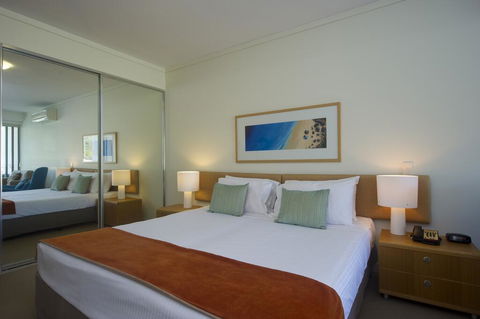 Blue On Blue Studio Room 1242 - Accommodation Cairns 1
