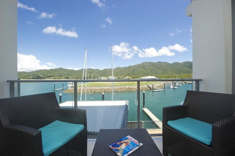Blue On Blue Studio Room 1242 - Accommodation Cairns 3