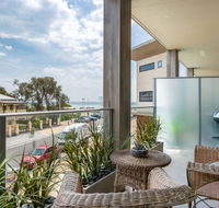 Blue Waters on the Beach absolute beachfront views - Accommodation Cairns
