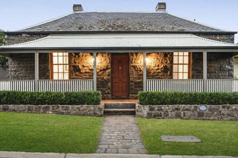 The Old Coach House C1850s Private Cottage - Accommodation Cairns 0