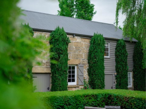 The Red Feather Inn - Accommodation Cairns 2