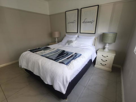 Three Bedrooms House - Accommodation Cairns 0