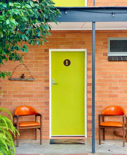 WARBURTON MOTEL - Where Mid-century Style Meets The Mountains - Accommodation Cairns 2