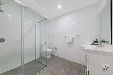 WARRICK FRAM 3 BEDS APT FREE PARKING WALK TO WESTFIELD CLOSE TO HOSPITAL NWF003 - Accommodation Cairns 3